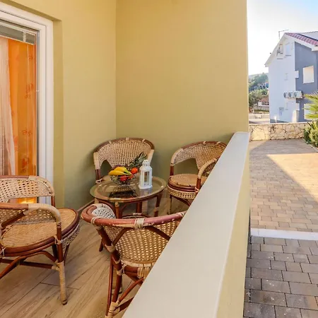 Mahnet 1 By Interhome * Vir