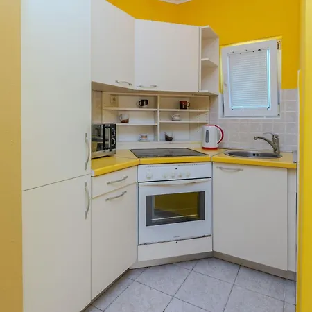 Mahnet 1 By Interhome Daire Vir